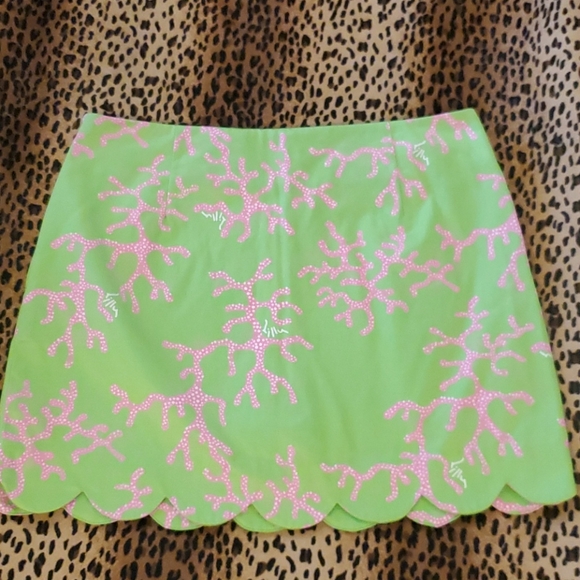 Lilly Pulitzer Retired Green With Pink Coral Skort Sz 4 - Picture 3 of 7
